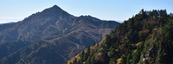 写真１２ 鎌ヶ岳と鷹見岩