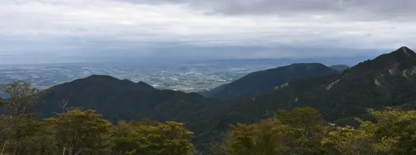 写真2 鎌ヶ岳と伊勢湾方向