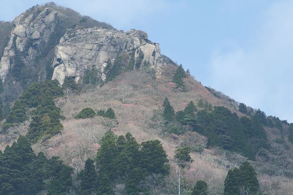 写真1 地蔵岩付近から中道を見上げる 写真1