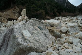 写真10 岩 写真4