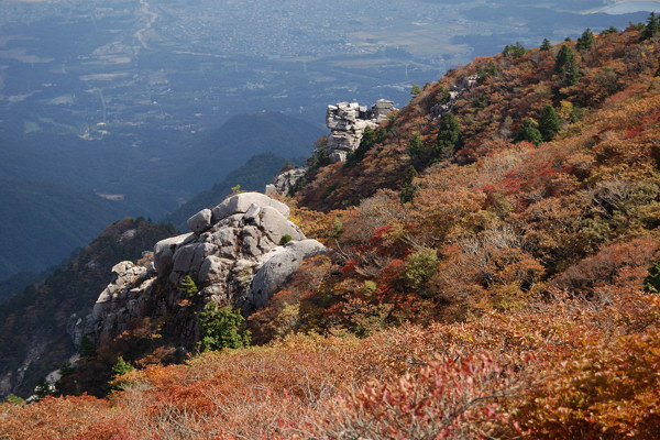写真15 国見岳山頂から天狗岩を見る 写真15