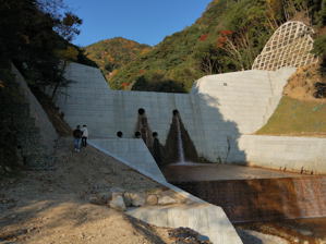 写真2 堰堤 写真2