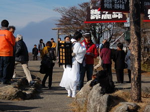 写真5 山頂部・朝陽台にて 写真5