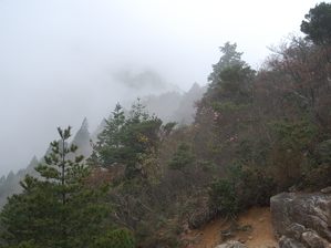 写真5 地蔵岩付近から御在所岳山頂方向を見る 写真5