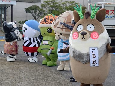 写真7 こもしか、ゆめはまちゃん、かめみちゃん、こにゅうどうくん、藤堂とらまる? 写真7