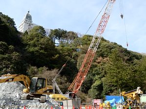 写真1 湯の山水産センターの現場、彩向陽を見上げる 写真1