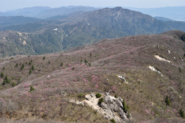 写真9 国見岳・県境尾根、国見岳山頂から 写真9