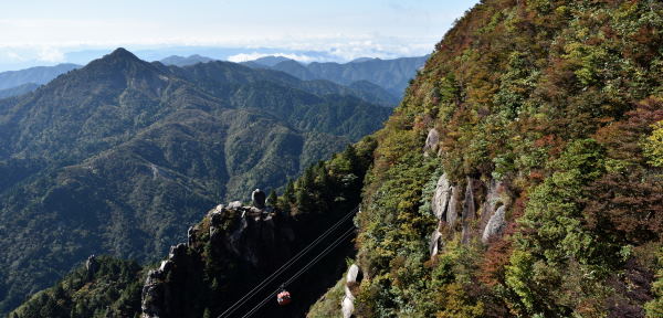 写真7 富士見岩から鎌ヶ岳 写真7 富士見岩から鎌ヶ岳