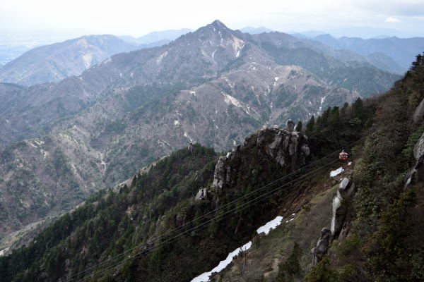 写真7 富士見岩から鎌ヶ岳 写真7 富士見岩から鎌ヶ岳