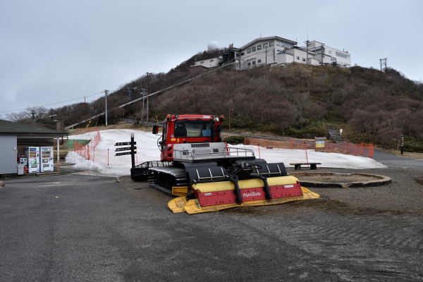 写真9 御在所岳山頂、ちびっ子ソリ遊び広場 写真9 御在所岳山頂、ちびっ子ソリ遊び広場