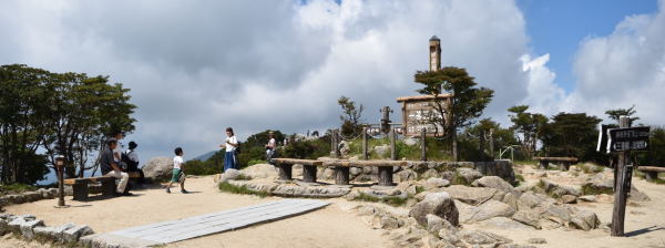 写真9 御在所岳三角点 写真9 御在所岳三角点