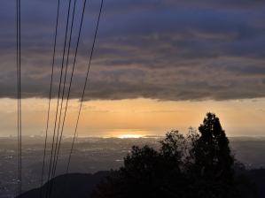 写真1 朝日は雲に隠れた 写真1