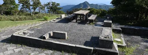 写真2 御在所岳山頂、観覧車跡 写真2 御在所岳山頂、観覧車跡