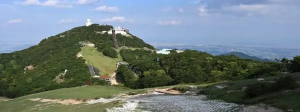写真3 御在所岳山頂部にて 写真3 御在所岳山頂部にて