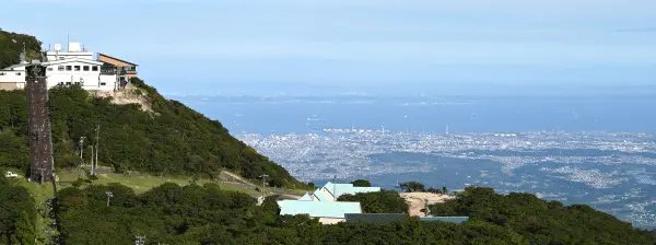 写真2 御在所岳三角点付近から伊勢湾方面 写真2 御在所岳三角点付近から伊勢湾方面