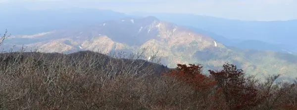 写真7 御在所岳山頂から釈迦ヶ岳方面 写真7 御在所岳山頂から釈迦ヶ岳方面