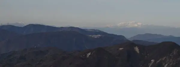 写真4 藤原岳と白山 写真4 藤原岳と白山