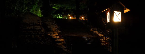 写真5 多度大社(多度大社の階段。上げ馬神事の舞台になるところ) 写真5